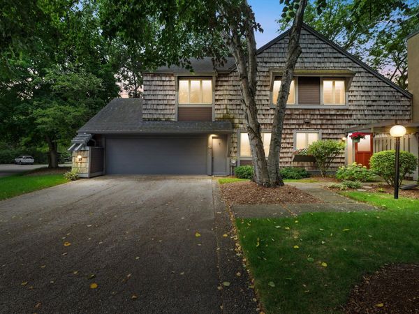 92 Woodfield Ct, Wind Point, WI 53402