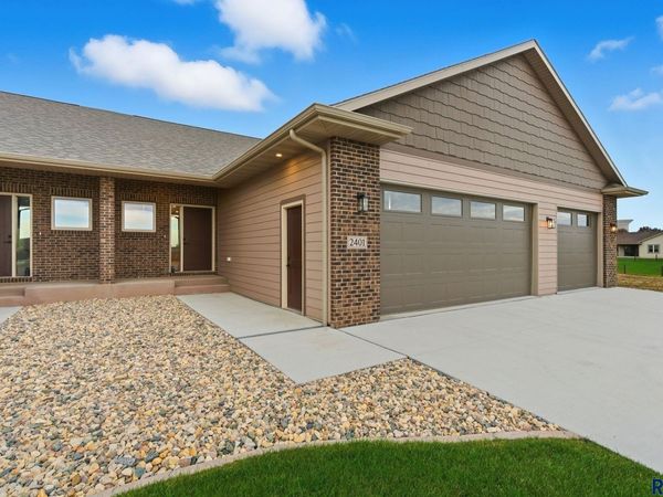 2401 E Joshua Cir, Sioux Falls, SD 57108