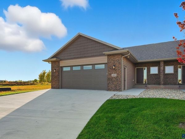 2403 E Joshua Cir, Sioux Falls, SD 57108