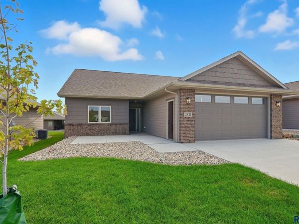 2421 E Joshua Cir, Sioux Falls, SD 57108