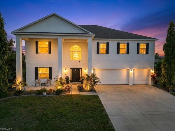 812 SW 11th CT , CAPE CORAL, FL 33991