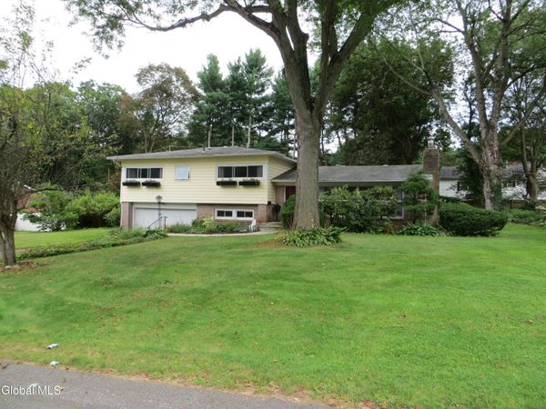 7 Paul Holly Drive, Loudonville, NY 12211