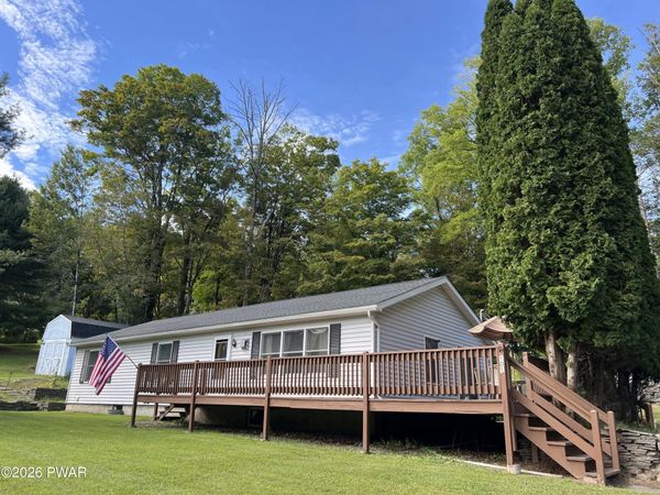 101 Grove Street, Lackawaxen, PA 18435