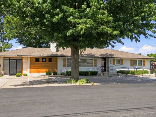 223 N East Avenue , Tahlequah, OK 74464