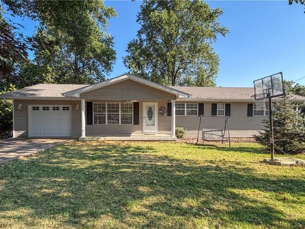 717 South, Flippin, AR 72634