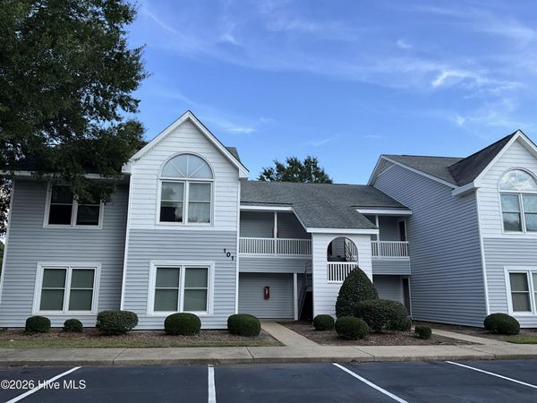 101 W Victoria Court W, Unit B, Greenville, NC 27834