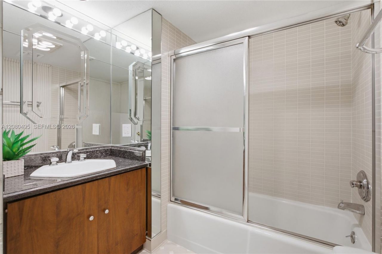 520 Brickell Key Dr, Unit A1616, Miami, FL 33131 Photo