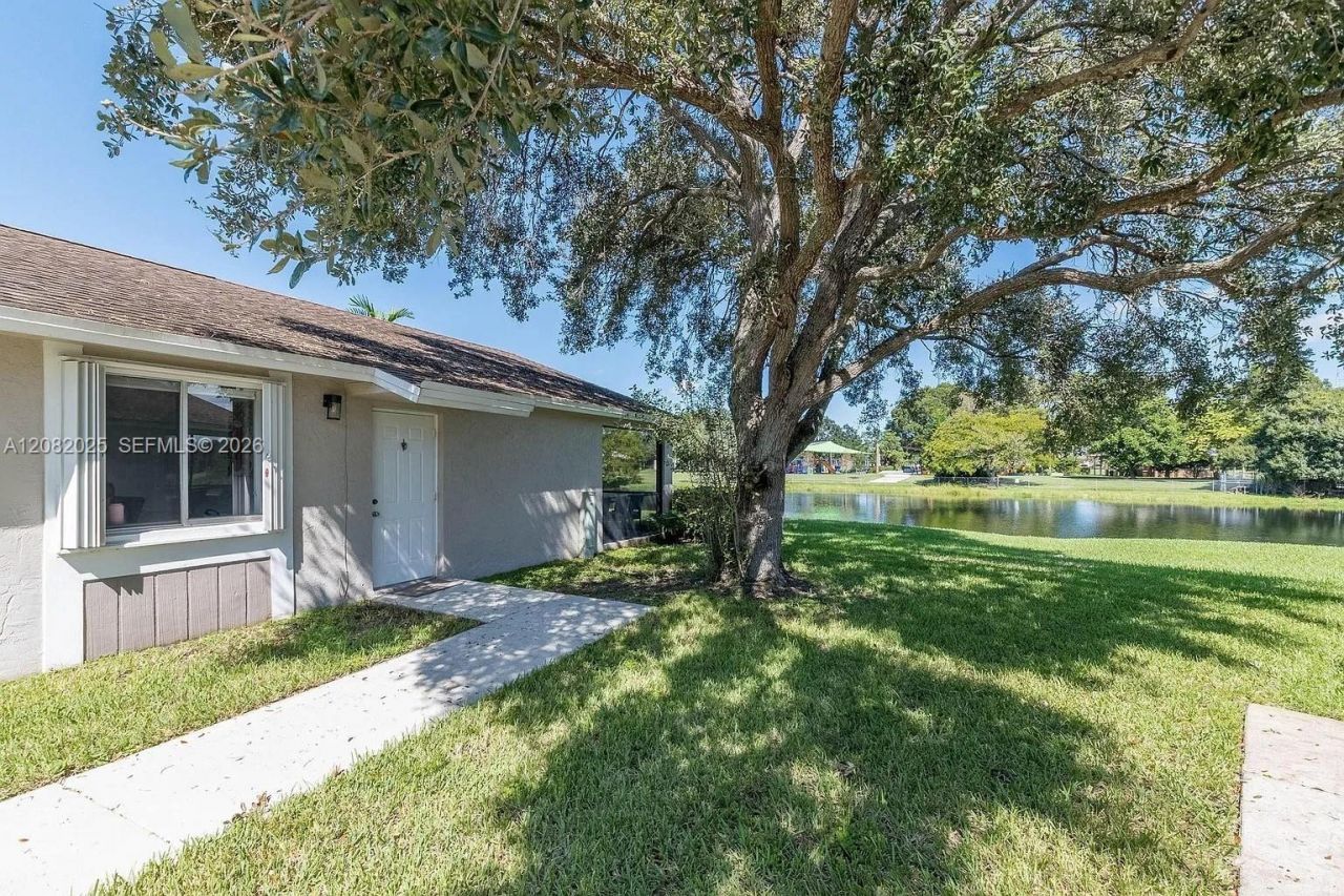 518 Woodgate Cir , Unit E, Sunrise, FL 33326 Photo