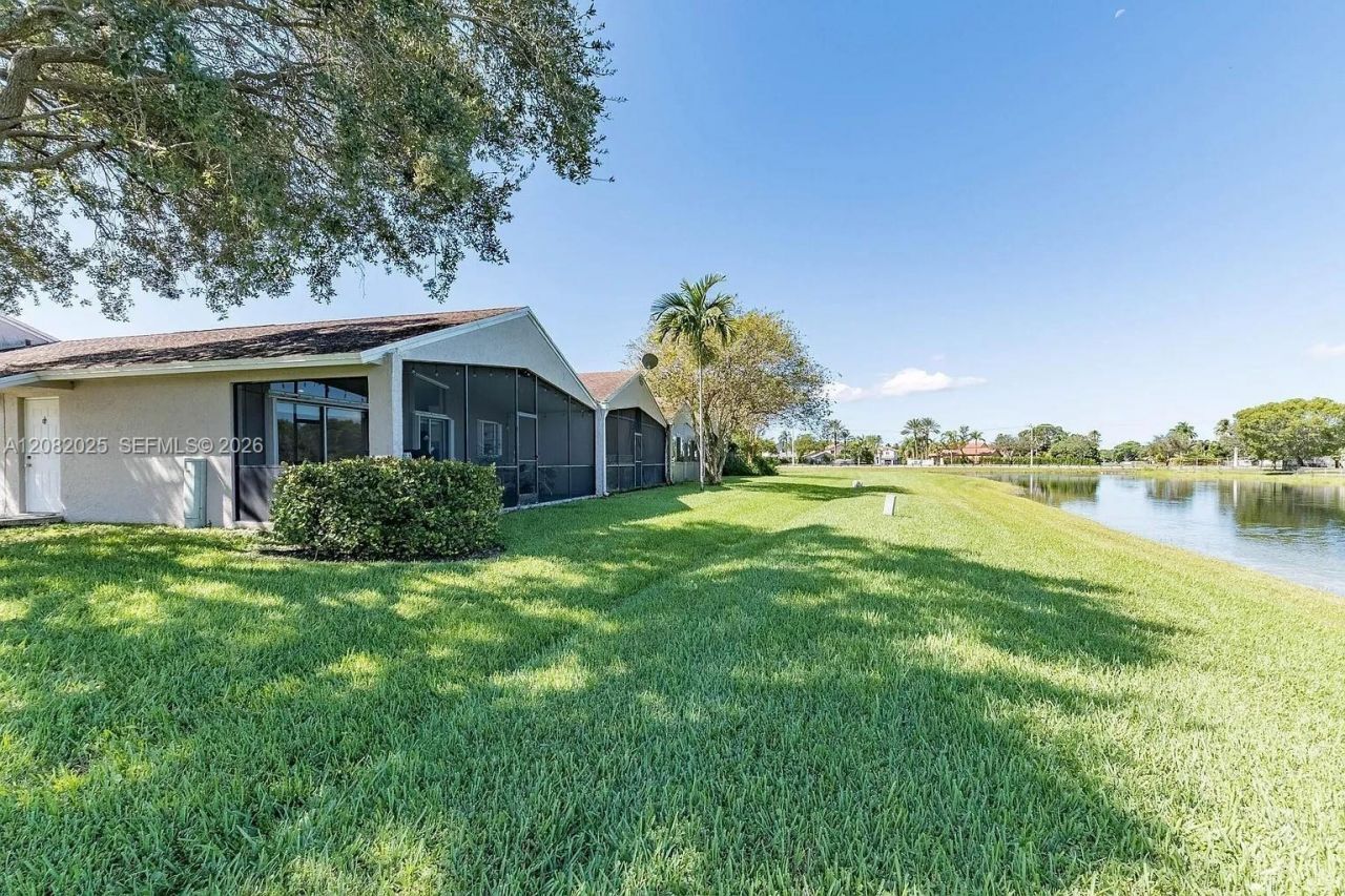 518 Woodgate Cir , Unit E, Sunrise, FL 33326 Photo