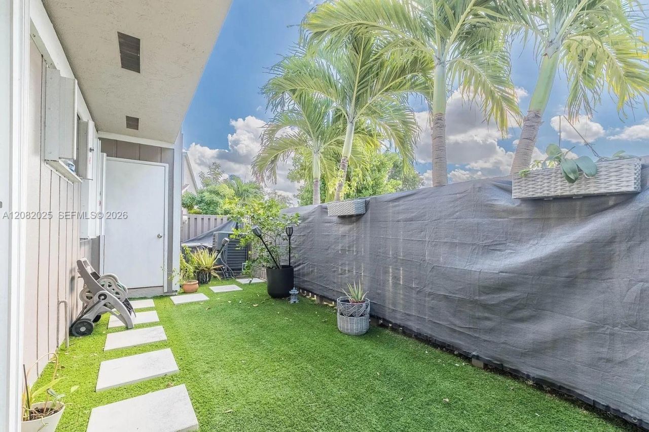518 Woodgate Cir , Unit E, Sunrise, FL 33326 Photo