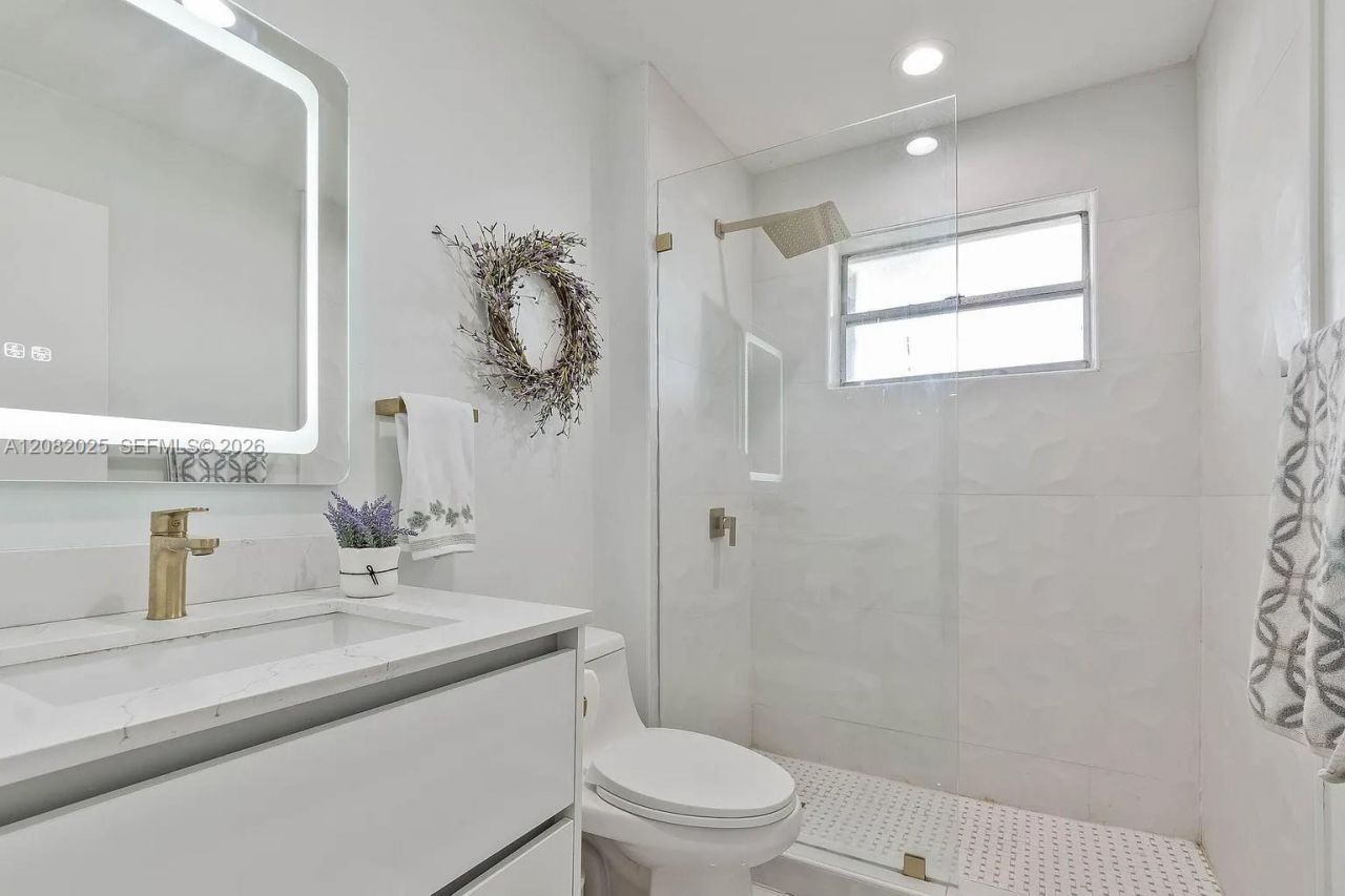 518 Woodgate Cir , Unit E, Sunrise, FL 33326 Photo