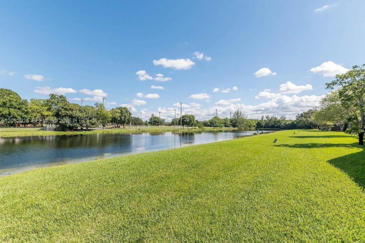 518 Woodgate Cir , Unit E, Sunrise, FL 33326 Photo