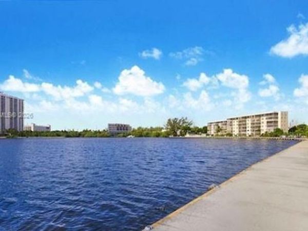 2861 Leonard Dr , Unit F207, Aventura, FL 33160