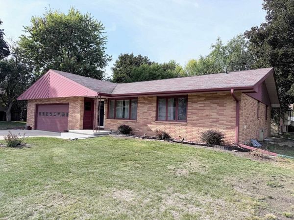 909 E 8th, Storm Lake, IA 50588