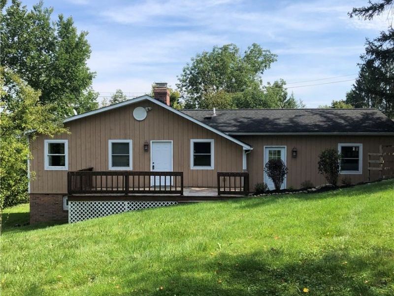 12104 Crampton Drive, Burton, OH 44021 Photo 4