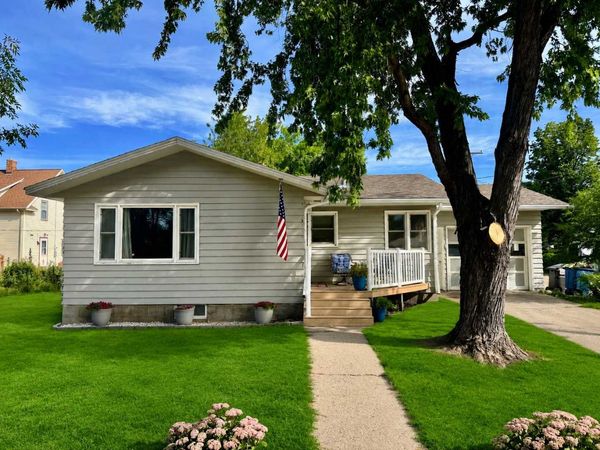 707 4th Street SE, Jamestown, ND 58401