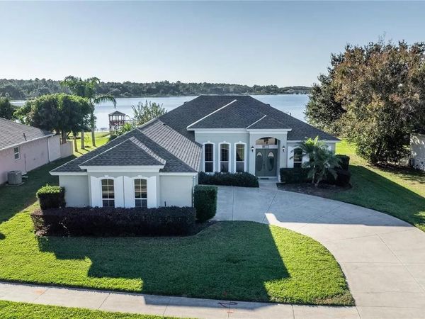 3804 BAYSHORE CIRCLE , TAVARES, FL 32778