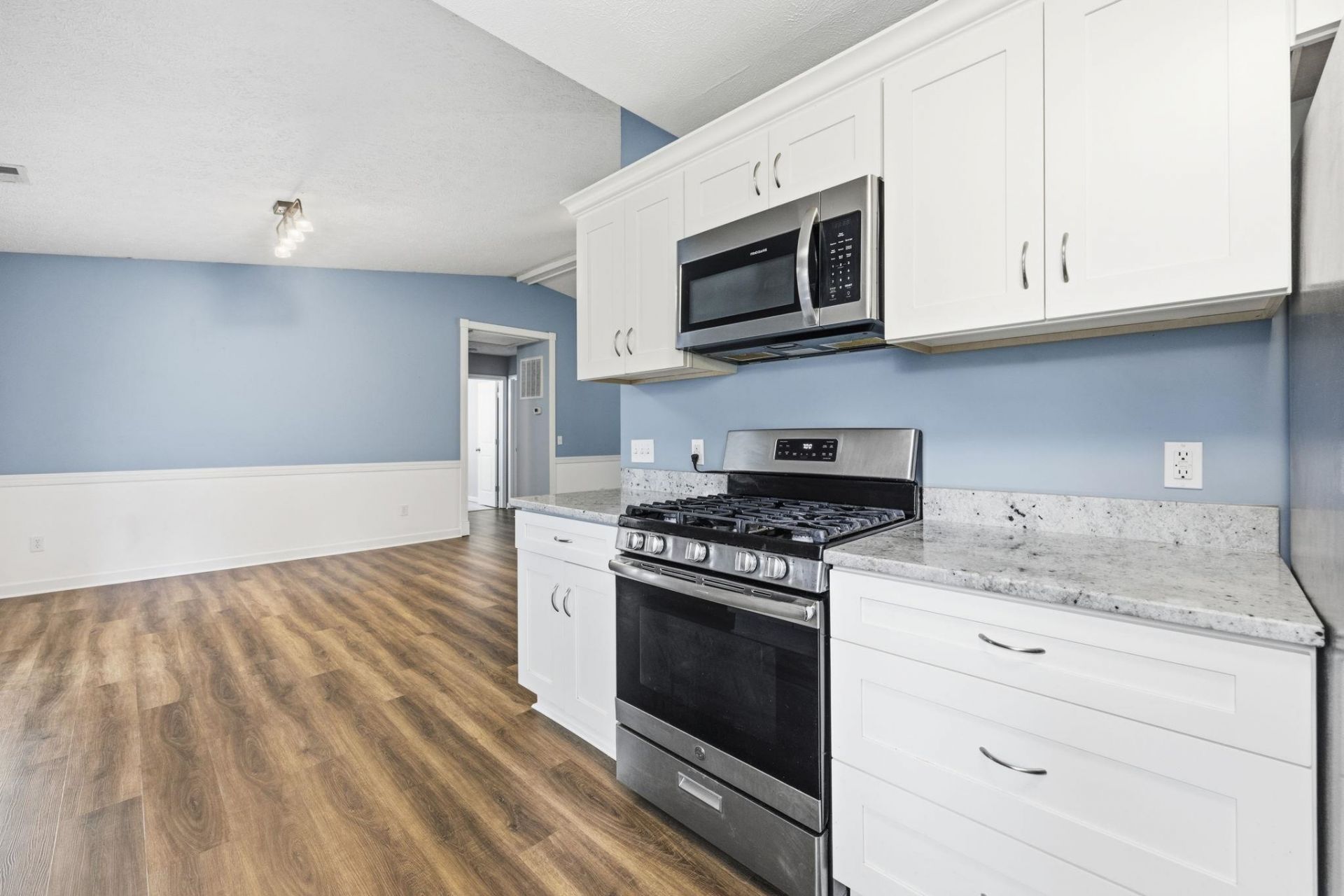 609 Six Lakes Dr.  Photo 16