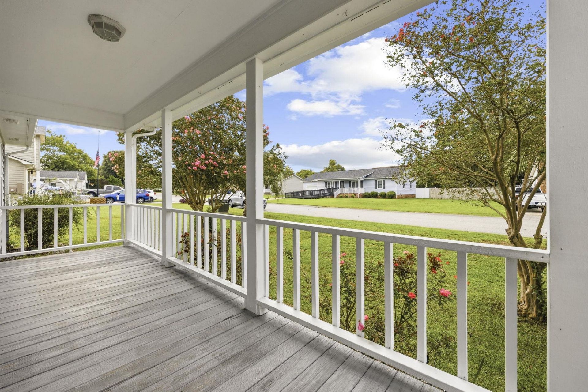 609 Six Lakes Dr.  Photo 4