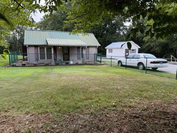 303 S Riverside Dr , McMinnville, TN 37110