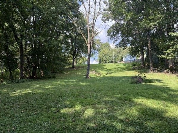 305 S Riverside Dr , McMinnville, TN 37110