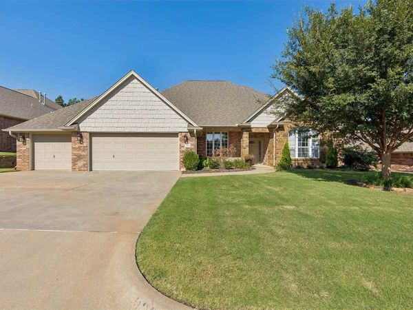 922 S West Oaks Street, Stillwater, OK 74074