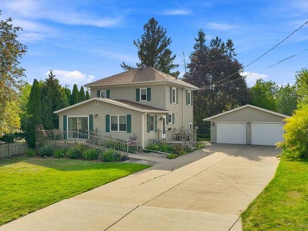 208 N WOOD AVENUE, Marshfield, WI 54449
