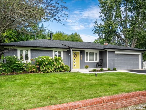 644 Lakeview Drive , Zionsville, IN 46077