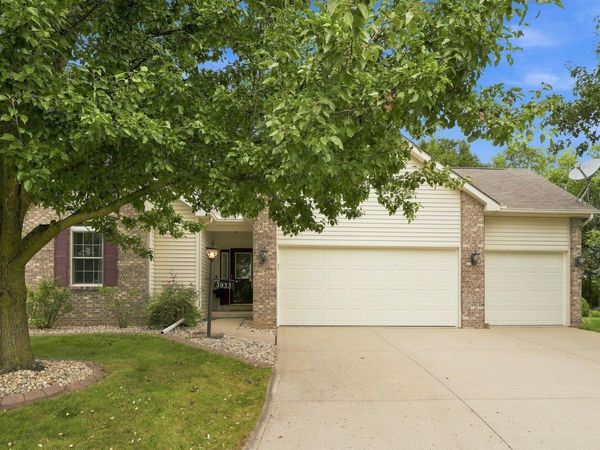 3933 Whitfield Chase, Fort Wayne, IN 46815