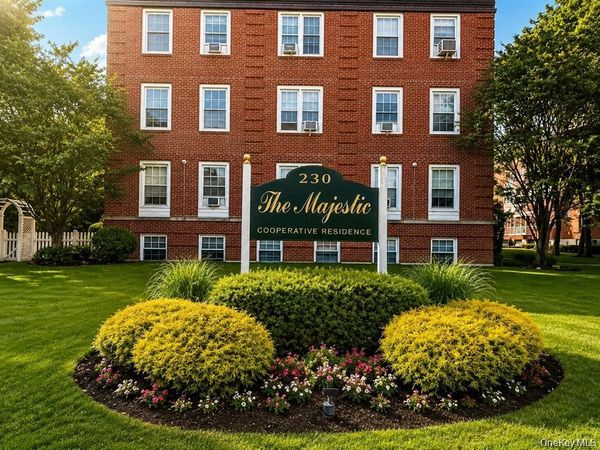 230 Central Avenue , Unit 3-I, Lawrence, NY 11559