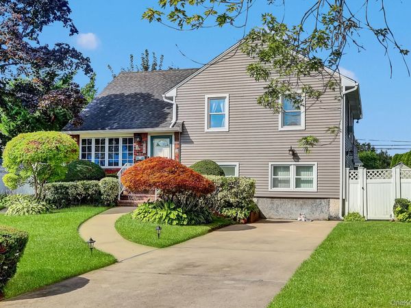 948 Simon Place, Wantagh, NY 11793