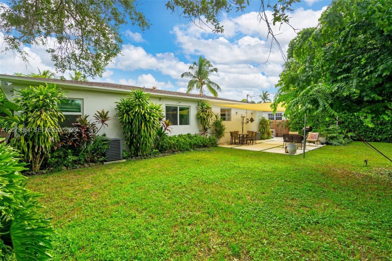1165 NW 110th St , Miami, FL 33168 Photo