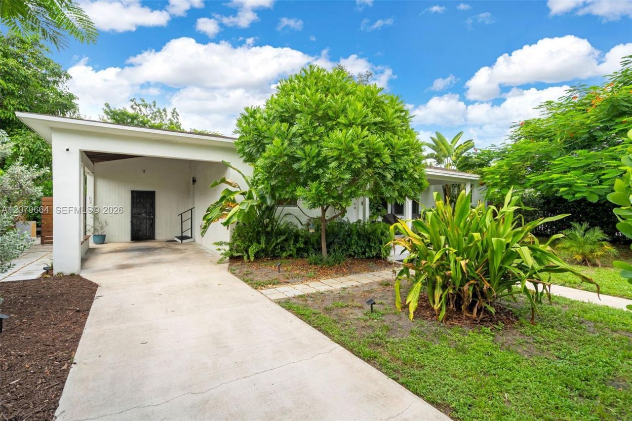 1165 NW 110th St , Miami, FL 33168 Photo
