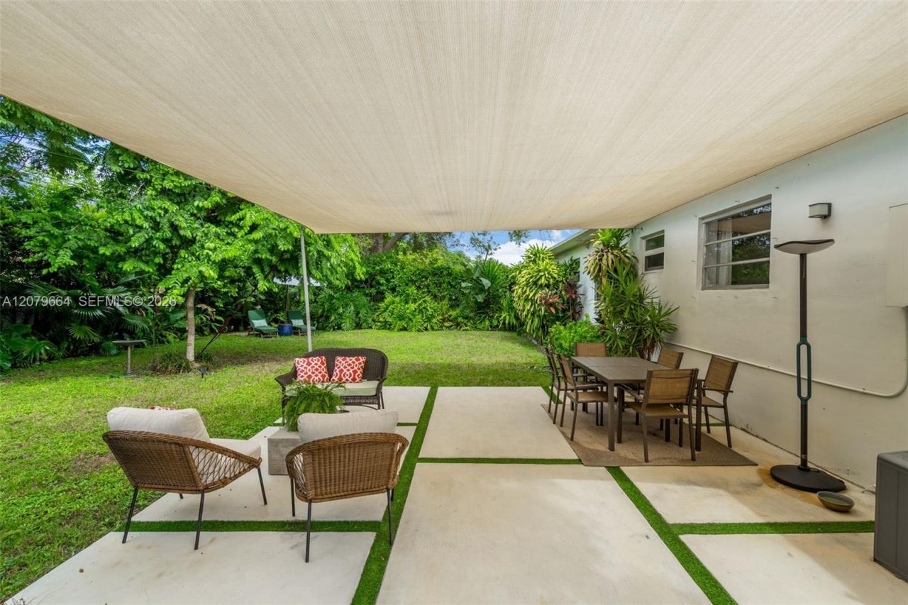 1165 NW 110th St , Miami, FL 33168 Photo