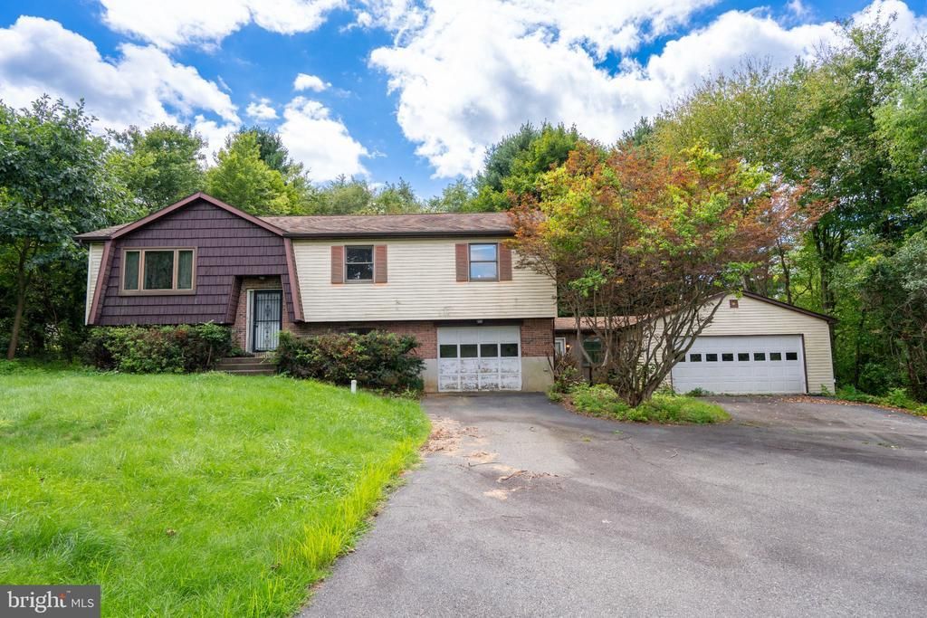 238 OLD MILL ROAD , MACUNGIE, PA 18062