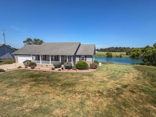 2309 E Lakeview Drive , Casey, IL 62420