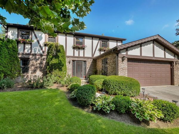 229 N Whispering Hills Drive , Naperville, IL 60540