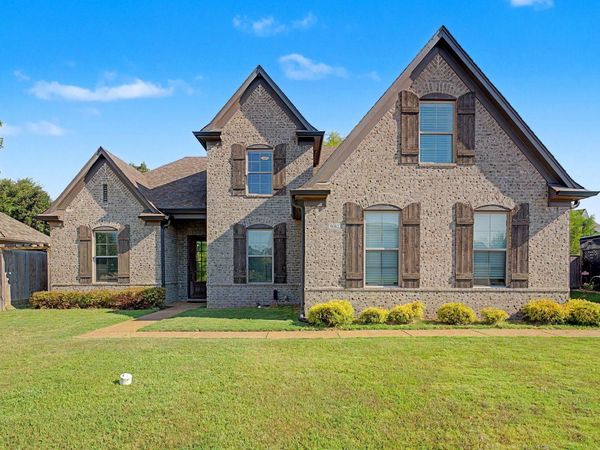 9082 OAKVALE DR, Cordova, TN 38016