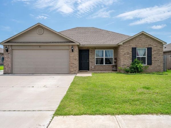512 SE 5th Street, Newcastle, OK 73065