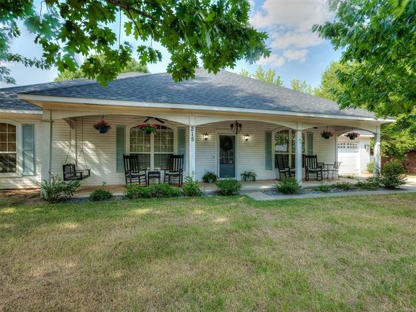 215 E Haven Lane, Mustang, OK 73064