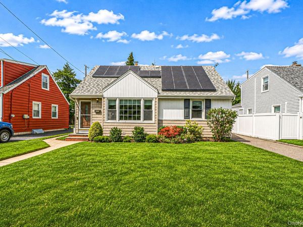 190 Albertson Place , Mineola, NY 11501
