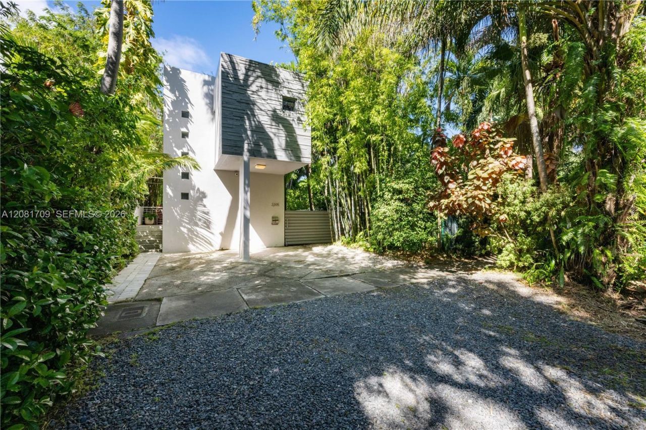 2205 Overbrook St , Miami, FL 33133 Photo