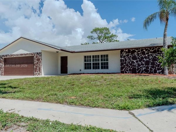 4513 Blue Pine Cir , Lake Worth, FL 33463