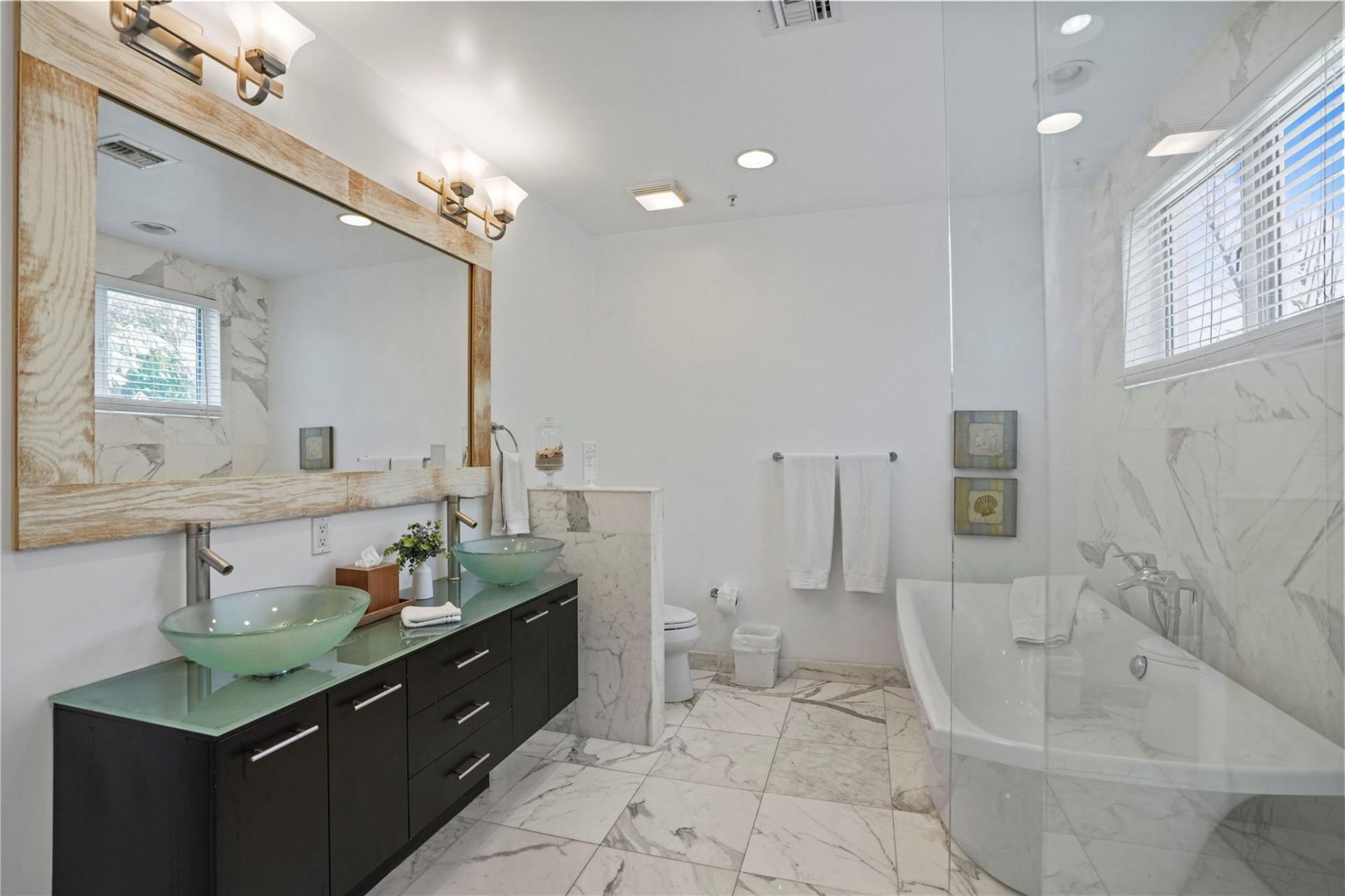 347 Oak Street, Unit B1, Hollywood, FL 33019 Photo