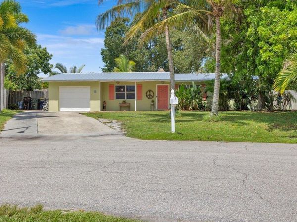 1121 SE ALAMANDA Lane, Stuart, FL 34996