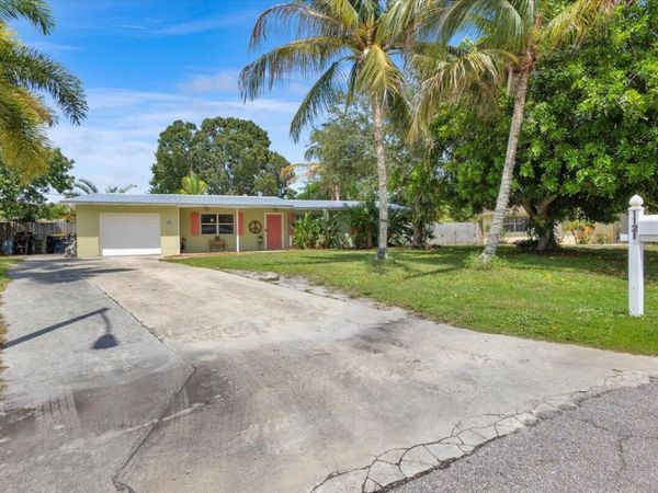 1121 SE ALAMANDA Lane, Stuart, FL 34996