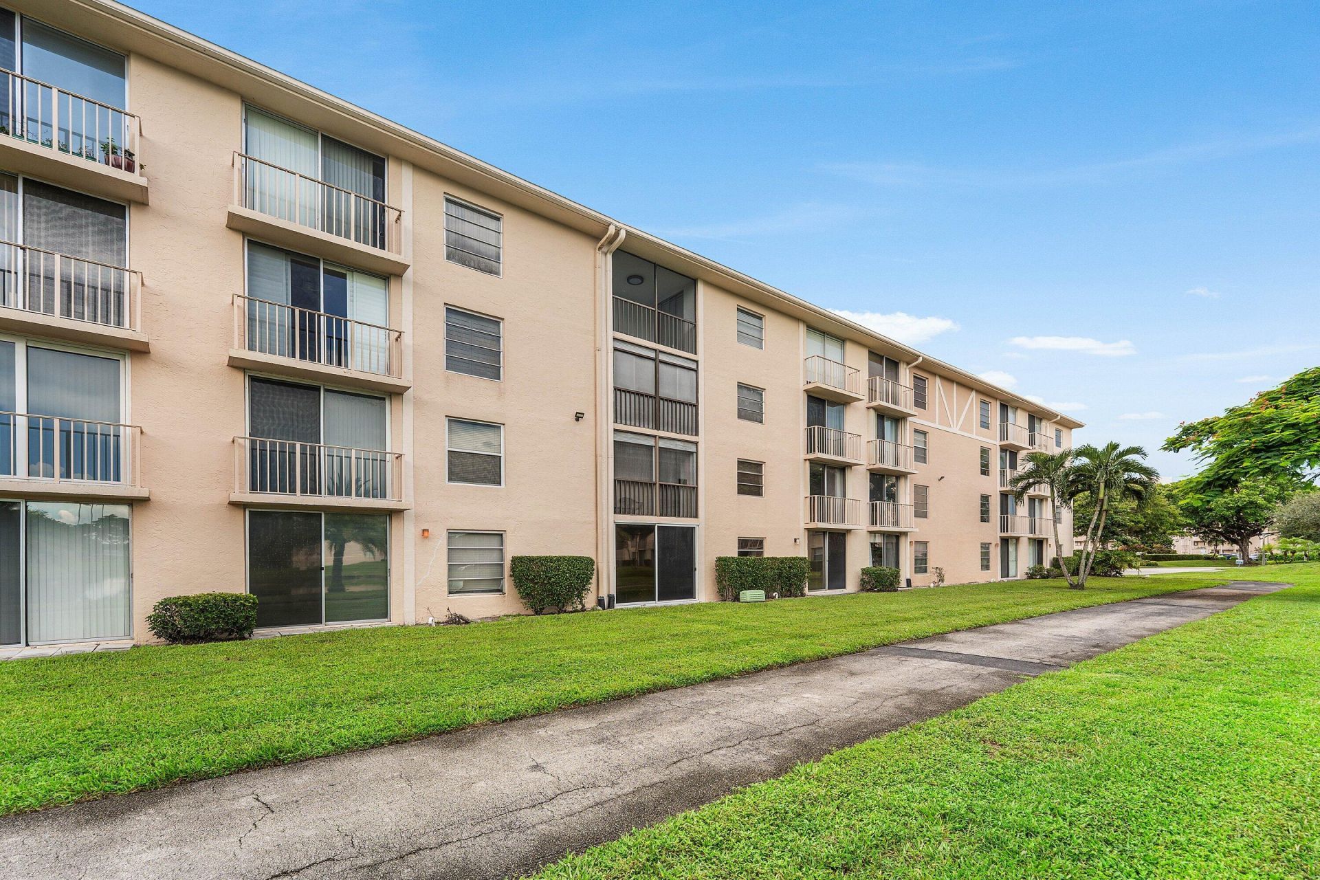 14307 Bedford Drive, Unit 204, Delray Beach, FL 33446 Photo