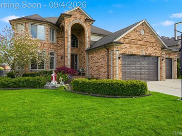 19330 Middle Branch Drive, Macomb Township, Mi 48044