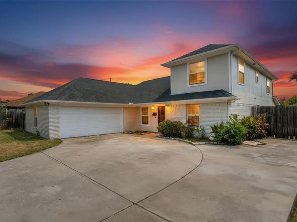 2124 Brentwood Lane, Carrollton, TX 75006