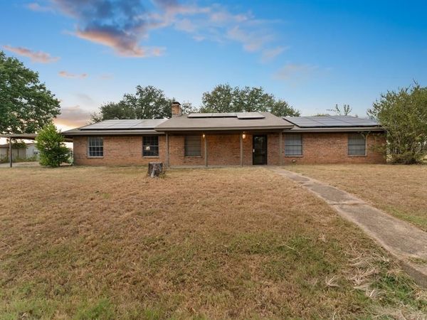 623 E Kempner Street , Mabank, TX 75147